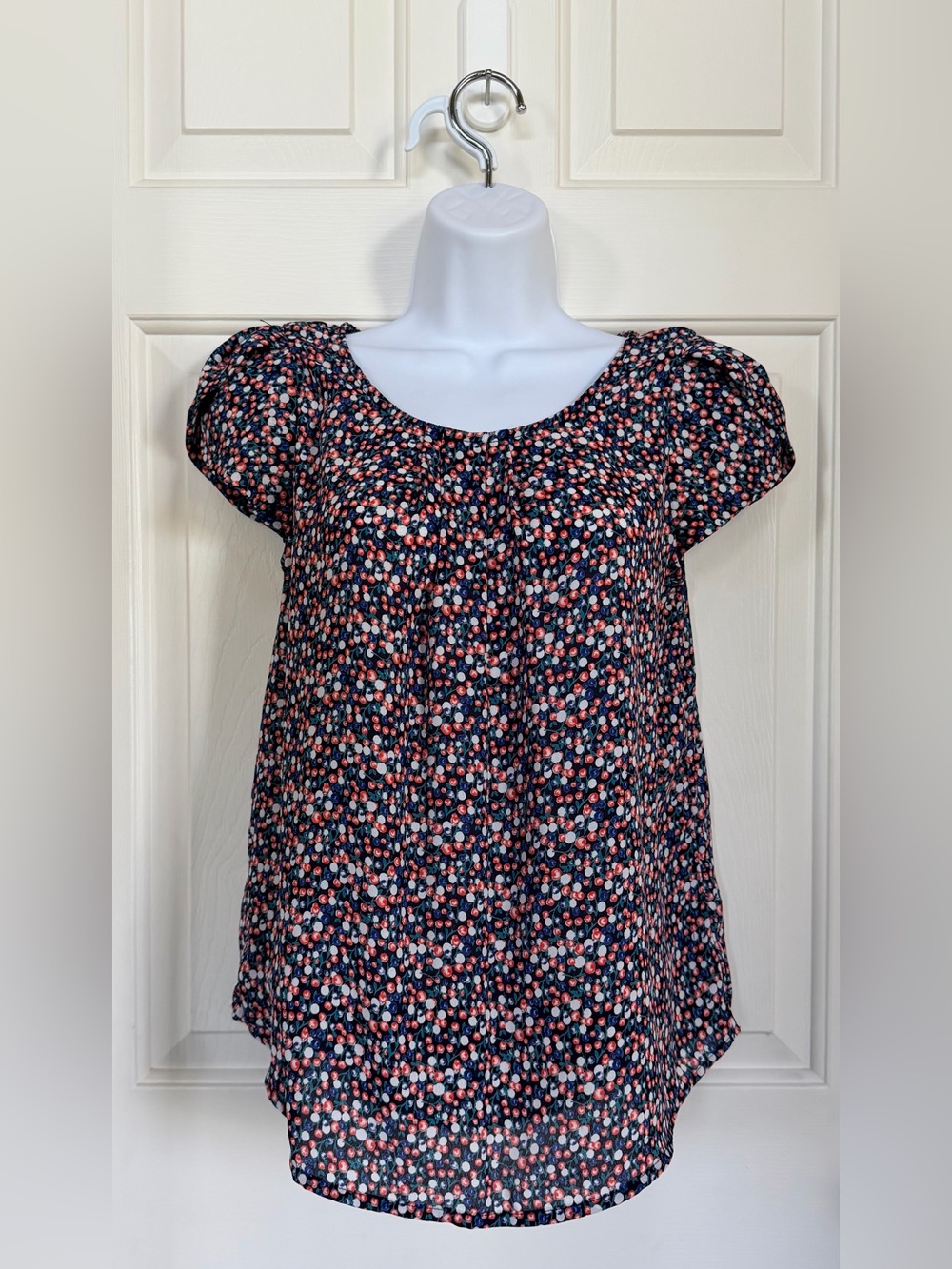 Papermoon Women’s Black Floral Cap-Sleeve Blouse